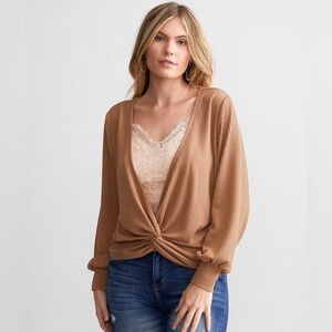 Daytrip Twisted Front Top